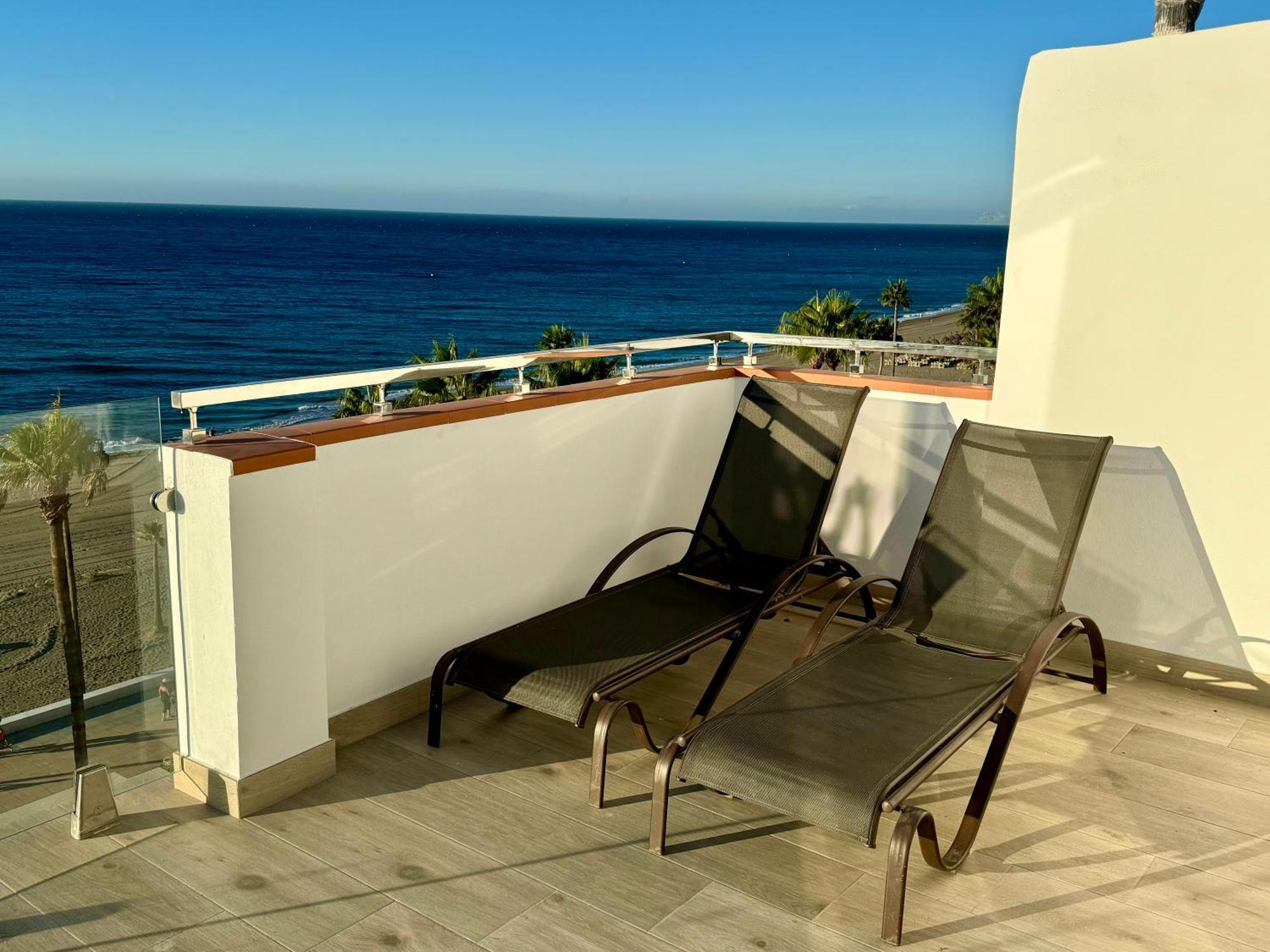 Sunnypalms - Beachfront Penthouse With Stunning Sea View Estepona Exterior foto